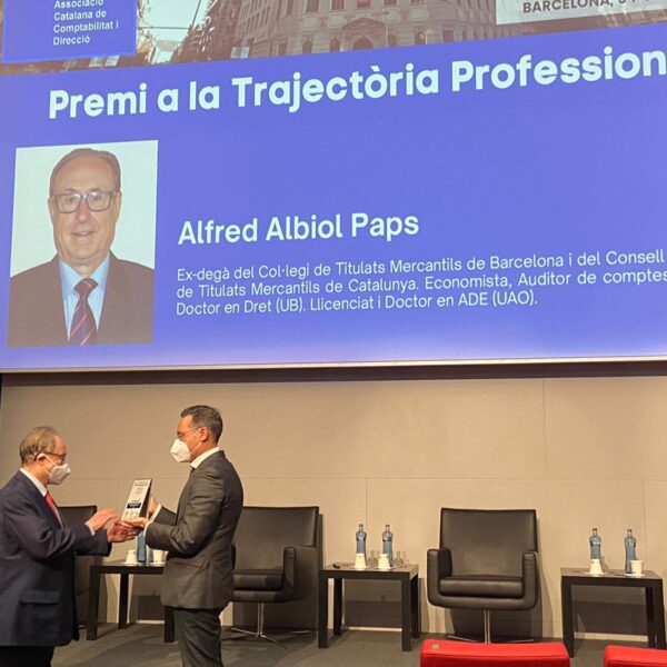 Euniv’s Senator Alfred Albiol receives the ACCID Lifetime Achievement Award