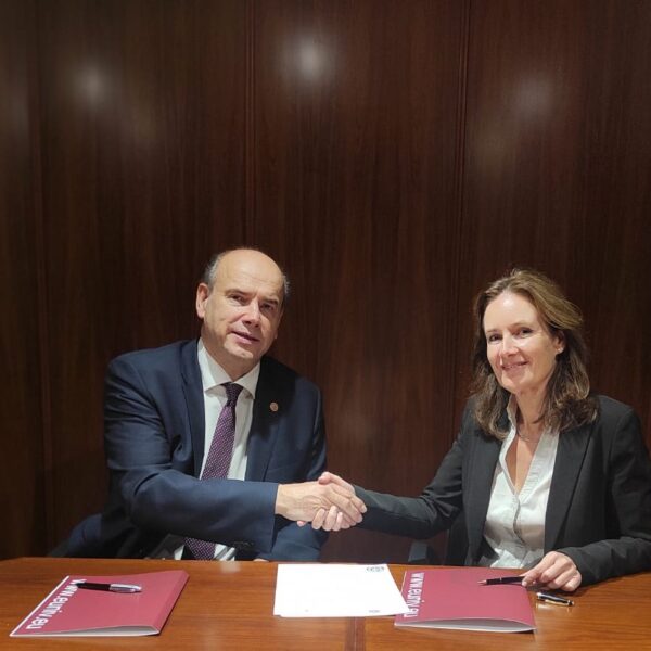 eUniv signs an agreement with Opció-Recursos Humans to develop the material for the Bachelor in Psychology