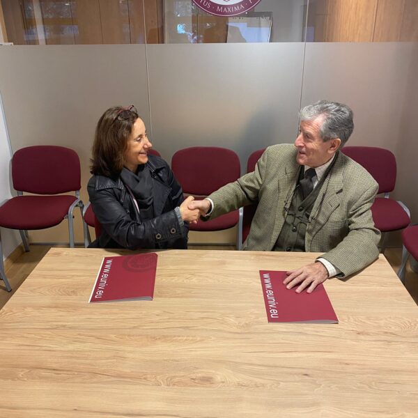 eUniv and the Jesuits of Sarrià Bellvitge sign an agreement of collaboration and academic cooperation