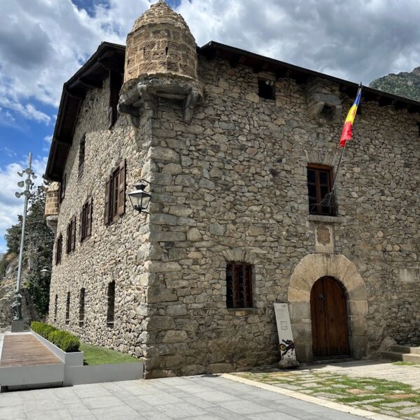 Approved the study plan of the Bachelor in Political Science of the eUniv