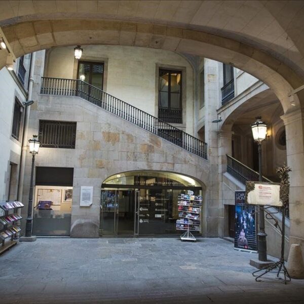 eUniv and Ateneu Barcelonès start an institutional cooperation relationship to promote the language