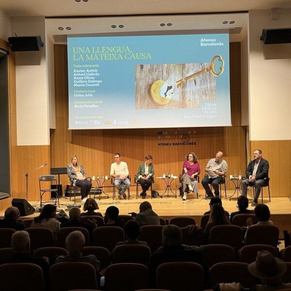 Senator of eUniv, Maria Cucurull, participates in the event “One Language, the Same Cause” at the Ateneu Barcelonès