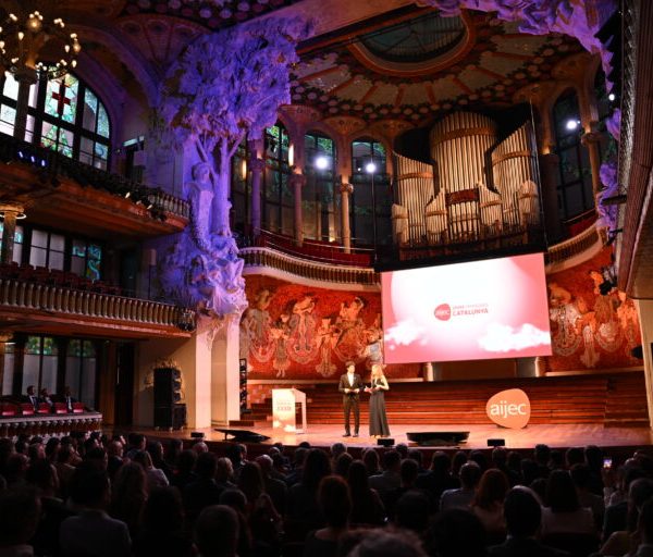 La eUniv, presente en la gala del XXXIII Premio Joven Empresario de la AIJEC