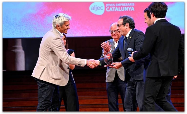 eUniv Attends the 33rd AIJEC Young Entrepreneur Award Gala